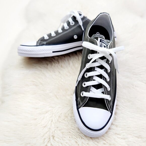 Converse Chuck Taylor All Star Low Top Shoes - Picture 1 of 6